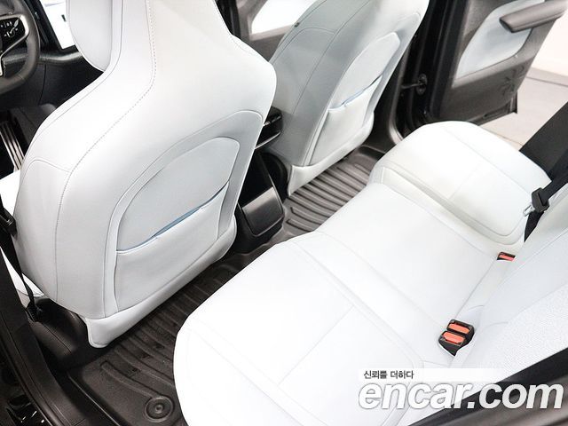 Volvo EX30 Ultra 2025 — фото 20