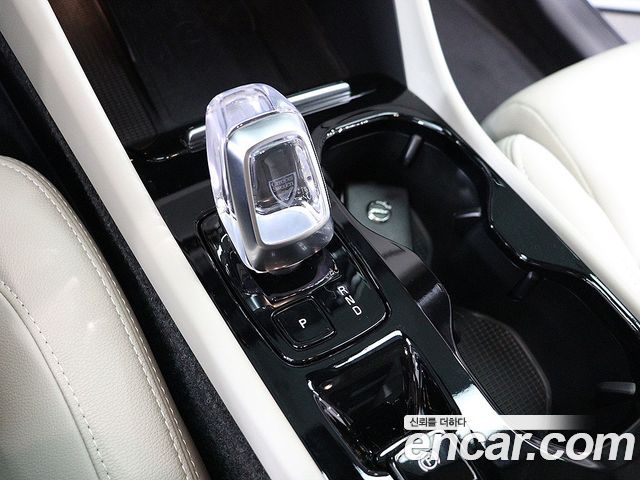 Volvo XC40 B4 Ultimate Bright 2024 — фото 21