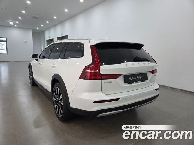 Volvo V60 Cross Country (II) B5 Ultra AWD 2026 — фото 2