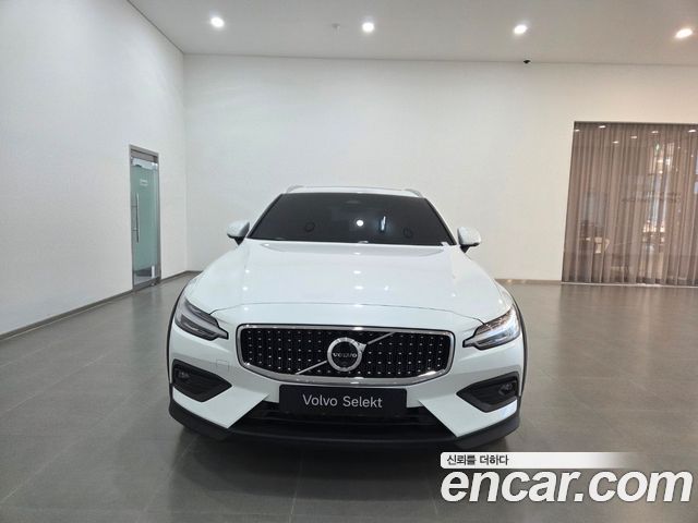 Volvo V60 Cross Country (II) B5 Ultra AWD 2026 — фото 3