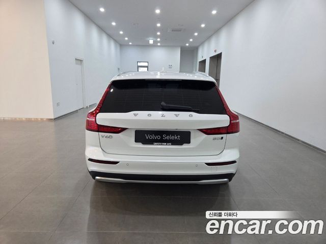 Volvo V60 Cross Country (II) B5 Ultra AWD 2026 — фото 4