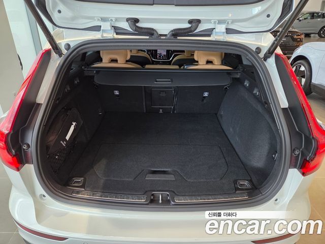 Volvo V60 Cross Country (II) B5 Ultra AWD 2026 — фото 19