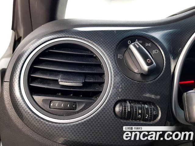 Volkswagen Beetle 2.0 TDI 3rd 2015 — фото 18