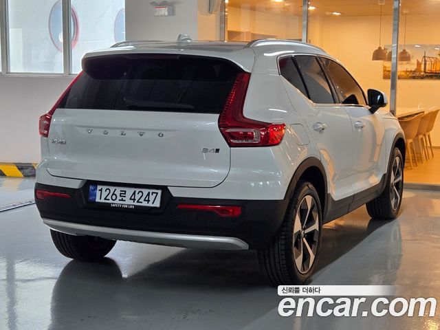 Volvo XC40 B4 Ultra Bright 2026 — фото 2