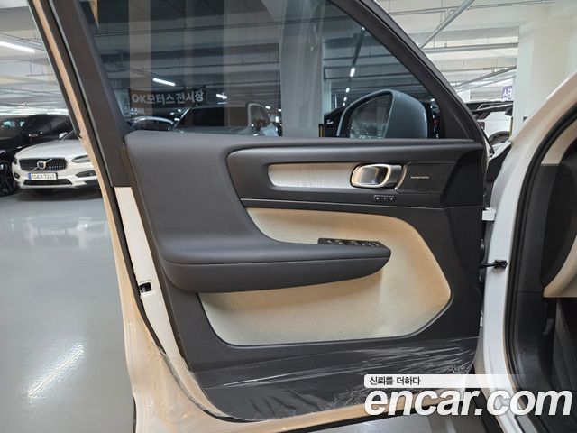 Volvo XC40 B4 Ultra Bright 2026 — фото 15