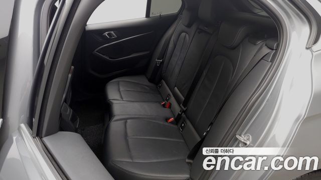 BMW 1 Series (F40) 120i Advantage 2022 — фото 4
