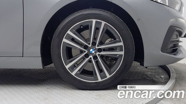 BMW 1 Series (F40) 120i Advantage 2022 — фото 9