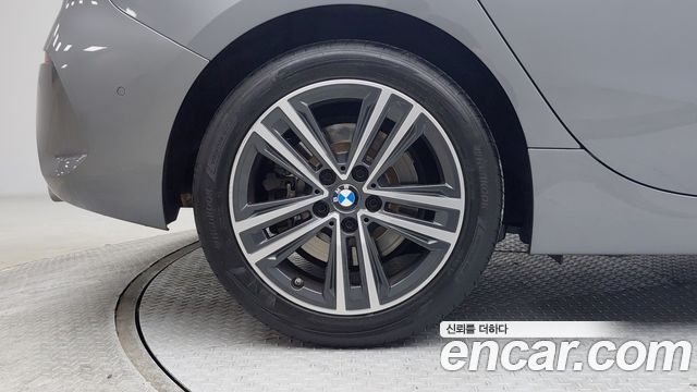 BMW 1 Series (F40) 120i Advantage 2022 — фото 10