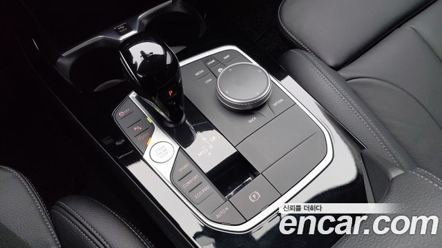 BMW 1 Series (F40) 120i Advantage 2022 — фото 24