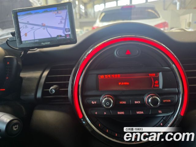 MINI Cooper Standard Third Generation 2015 — фото 3