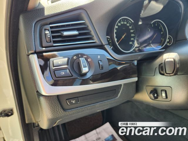 BMW 5 Series (F10) 528i 2013 — фото 17