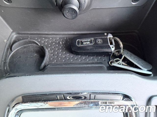 KG Mobility (SsangYong) Korando Turismo 4WD Chateau 9-seater 2014 — фото 23