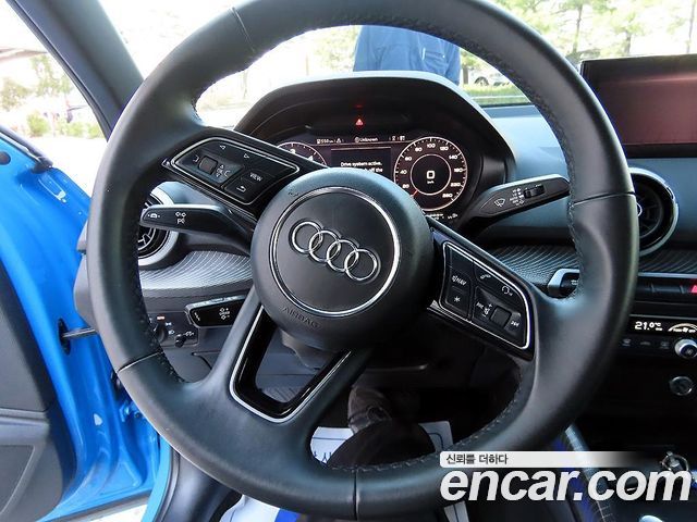 Audi Q2 35 TDI Premium 2023 — фото 8