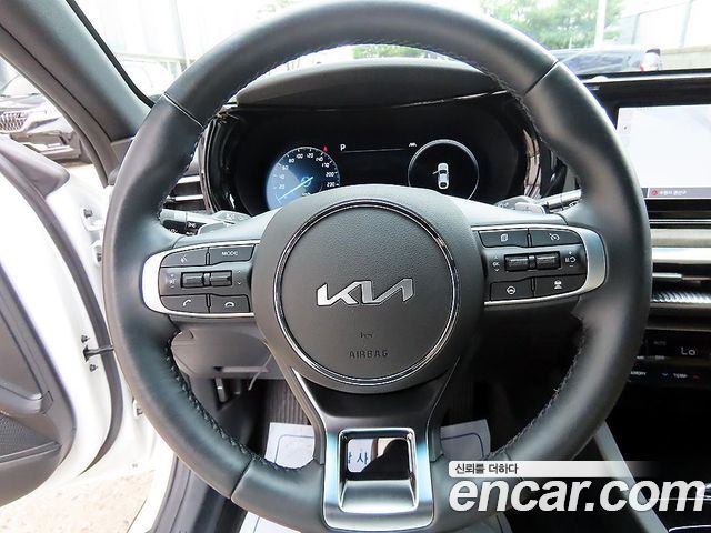Kia K5 (III) 2.0 Signature 2023 — фото 8