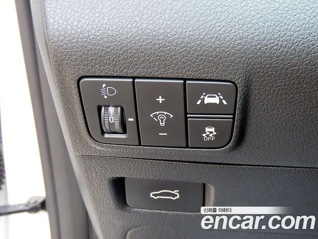 Kia K5 (III) 2.0 Signature 2023 — фото 17