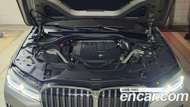 BMW 7 Series (G11) 740Li xDrive Design Pure Excellence 2021 — фото 3
