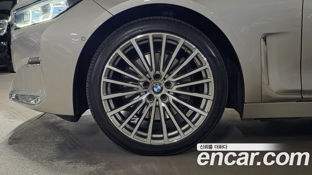 BMW 7 Series (G11) 740Li xDrive Design Pure Excellence 2021 — фото 7