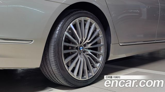 BMW 7 Series (G11) 740Li xDrive Design Pure Excellence 2021 — фото 8