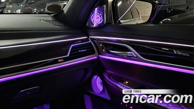 BMW 7 Series (G11) 740Li xDrive Design Pure Excellence 2021 — фото 10
