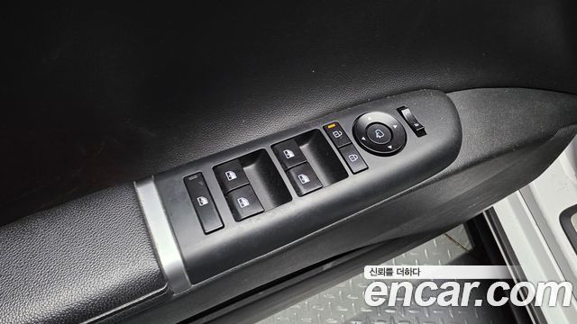 Hyundai Grandeur (GN7) 2,5 Gasoline 2WD Premium 2023 — фото 27