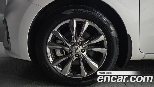 Kia Carnival 9-Seater Prstige 2019 — фото 5