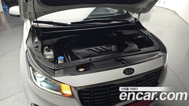 Kia Carnival 9-Seater Prstige 2019 — фото 6