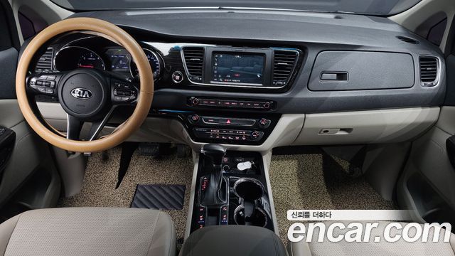 Kia Carnival 9-Seater Prstige 2019 — фото 7