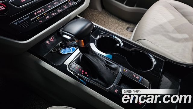 Kia Carnival 9-Seater Prstige 2019 — фото 9