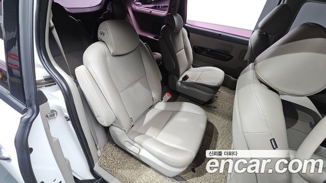 Kia Carnival 9-Seater Prstige 2019 — фото 11