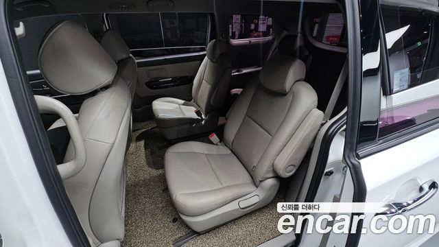Kia Carnival 9-Seater Prstige 2019 — фото 12