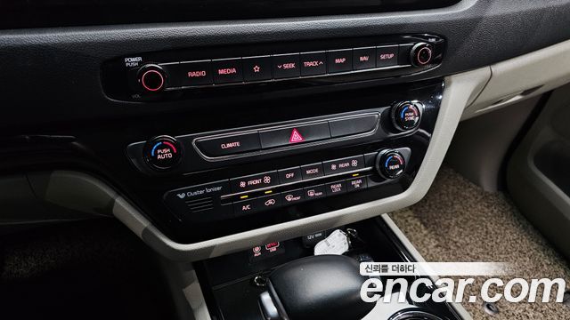Kia Carnival 9-Seater Prstige 2019 — фото 18