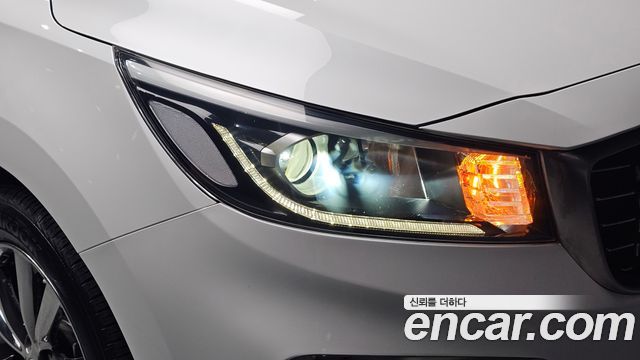 Kia Carnival 9-Seater Prstige 2019 — фото 22