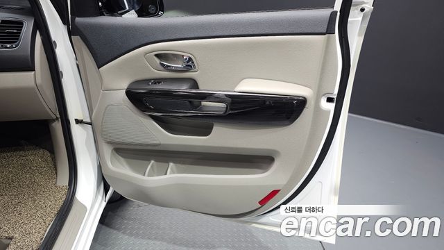 Kia Carnival 9-Seater Prstige 2019 — фото 24