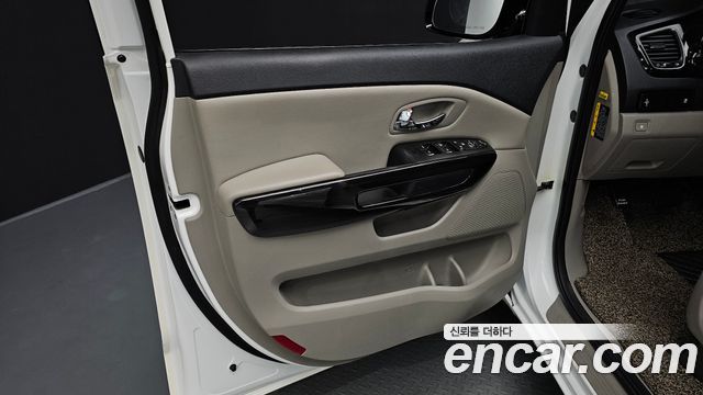 Kia Carnival 9-Seater Prstige 2019 — фото 25