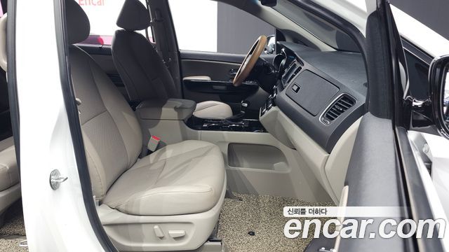 Kia Carnival 9-Seater Prstige 2019 — фото 26