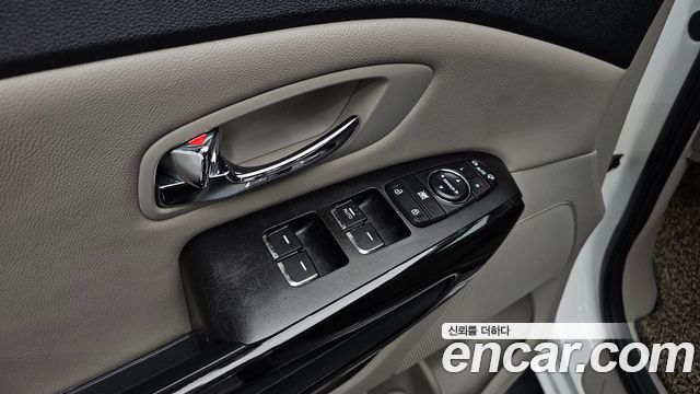 Kia Carnival 9-Seater Prstige 2019 — фото 27