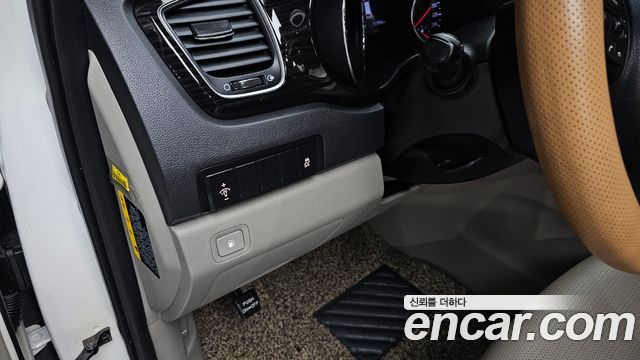 Kia Carnival 9-Seater Prstige 2019 — фото 28