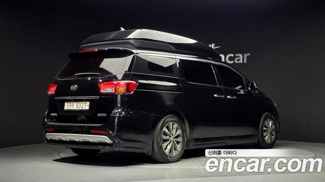 Kia Carnival 9-seater Hi-Limousine Luxury 2018 — фото 2