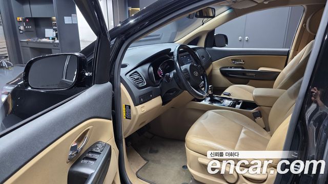 Kia Carnival 9-seater Hi-Limousine Luxury 2018 — фото 10