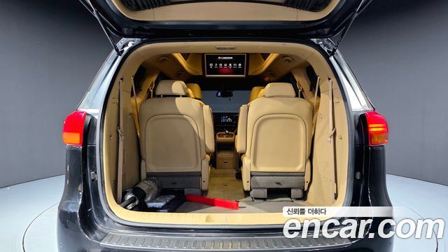 Kia Carnival 9-seater Hi-Limousine Luxury 2018 — фото 20
