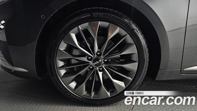 Kia K8 2.5 Gasoline 2WD Signature Special 2023 — фото 5