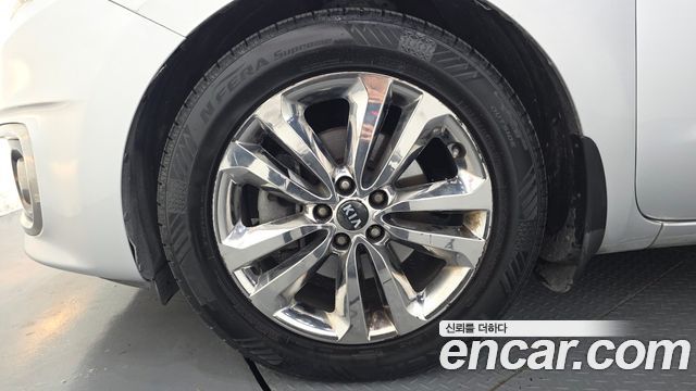 Kia Carnival 9-seater Prestige 2015 — фото 5