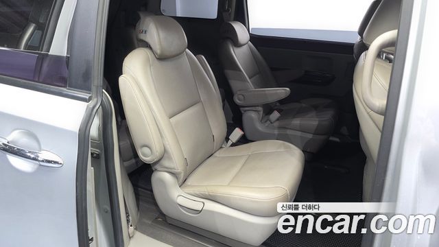 Kia Carnival 9-seater Prestige 2015 — фото 15