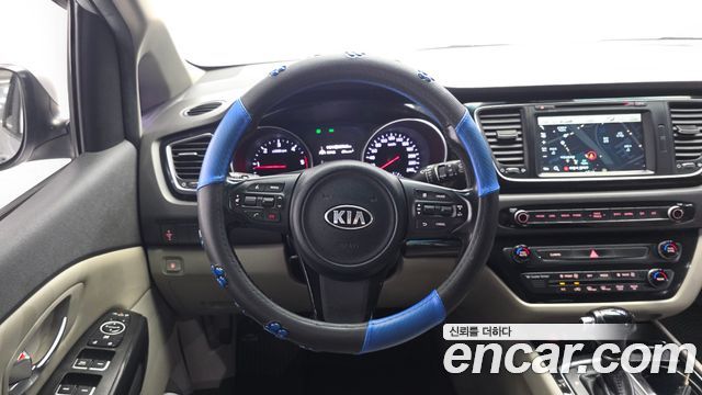 Kia Carnival 9-seater Prestige 2015 — фото 18