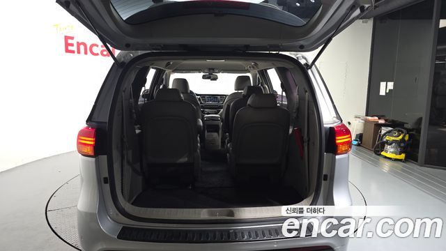 Kia Carnival 9-seater Prestige 2015 — фото 24