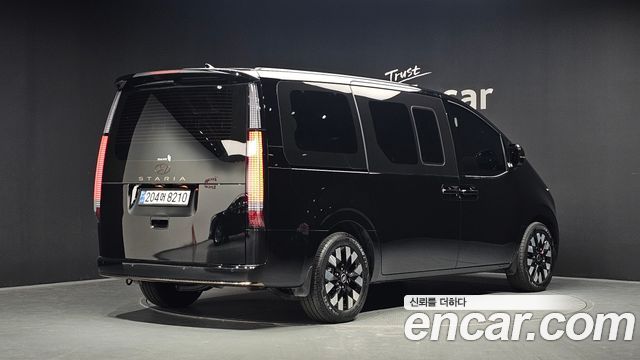 Hyundai Staria HEV 1.6 Lounge 7-Seater Inspiration 2025 — фото 2