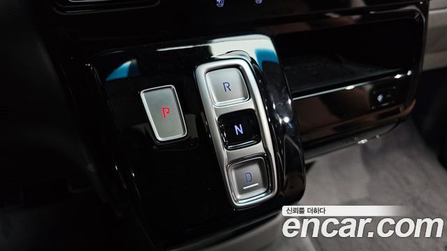 Hyundai Staria HEV 1.6 Lounge 7-Seater Inspiration 2025 — фото 9