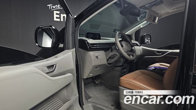 Hyundai Staria HEV 1.6 Lounge 7-Seater Inspiration 2025 — фото 10