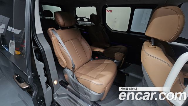 Hyundai Staria HEV 1.6 Lounge 7-Seater Inspiration 2025 — фото 11