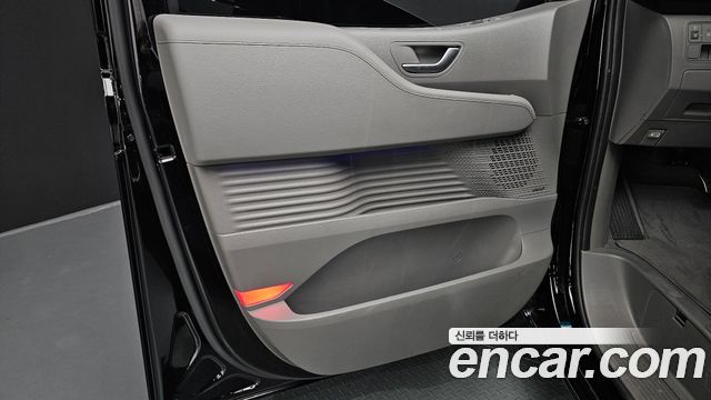Hyundai Staria HEV 1.6 Lounge 7-Seater Inspiration 2025 — фото 24